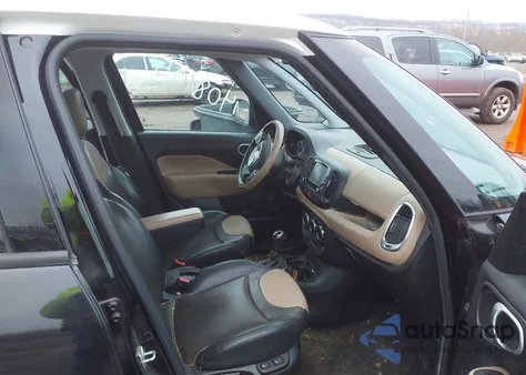 2015 Fiat 500L Lounge z USA, uszkodzony, nr VIN ZFBCFACH8FZ032852